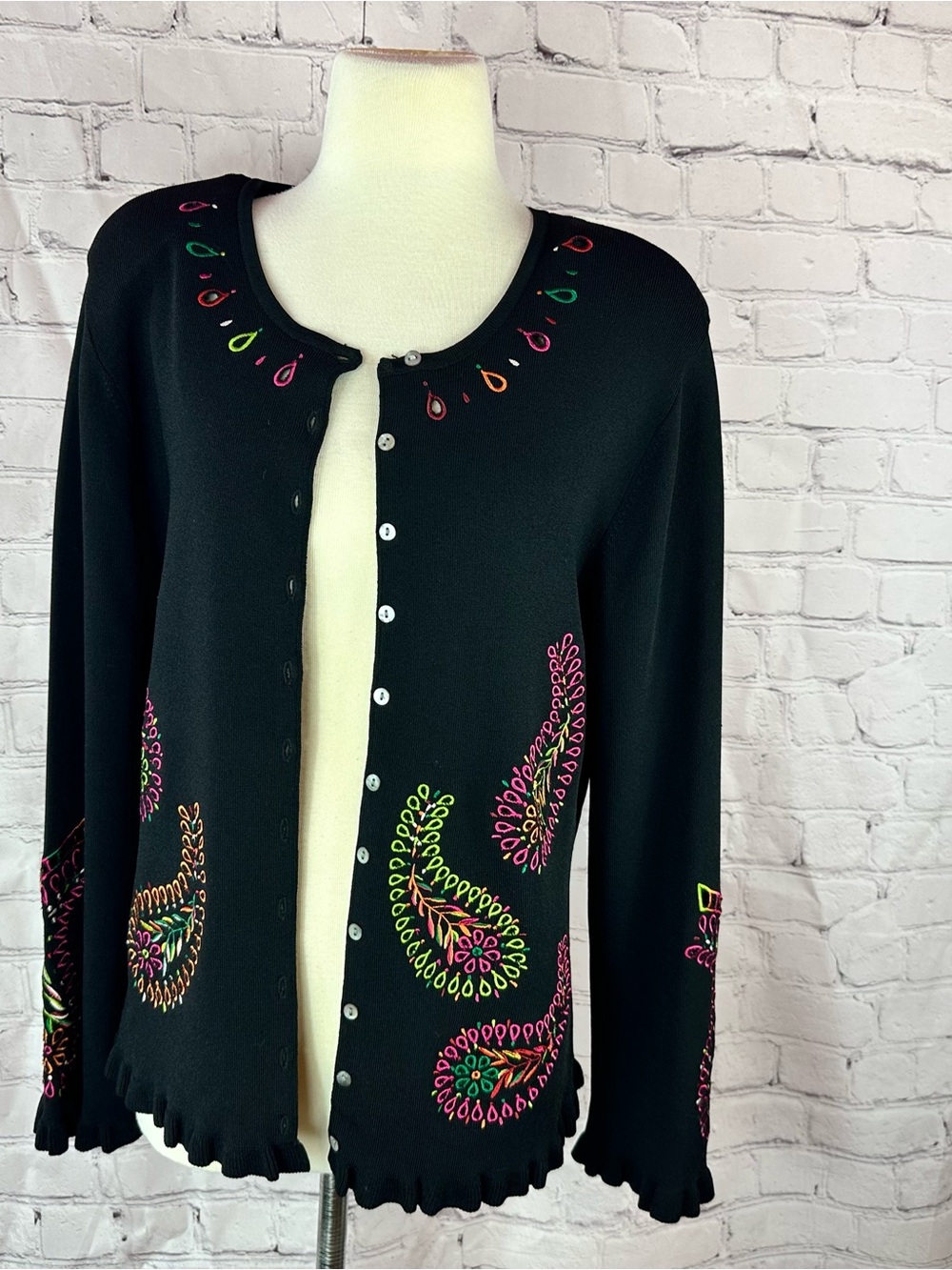 vtg onque classics Black Cardigan sweater Paisley Embroidery women L layer